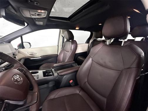 2022 Toyota Sienna Platinum