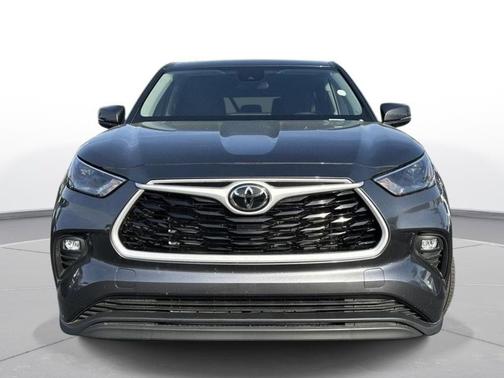 Magnetic Gray Metallic 2025 Toyota Highlander LE