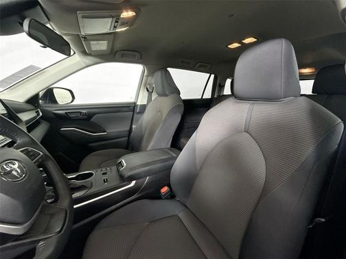 Magnetic Gray Metallic 2025 Toyota Highlander LE