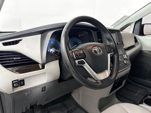 2019 Toyota Sienna XLE