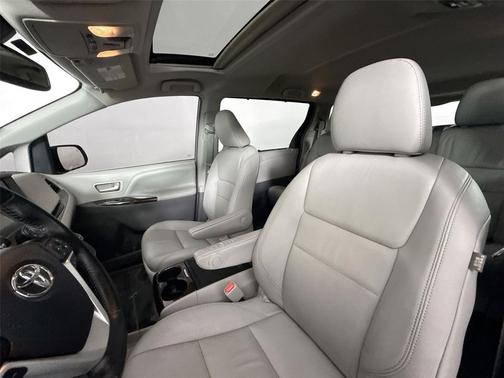2019 Toyota Sienna XLE
