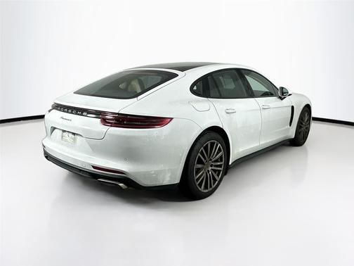 2017 Porsche Panamera 4