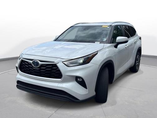 Wind Chill Pearl 2023 Toyota Highlander Hybrid XLE