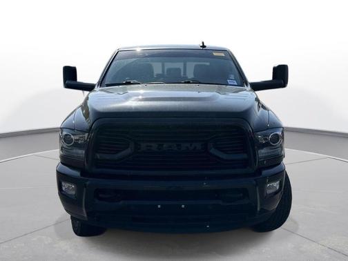 Brilliant Black Crystal Pearlcoat 2018 RAM 3500 Laramie