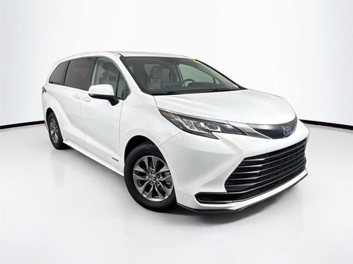 2021 Toyota Sienna LE