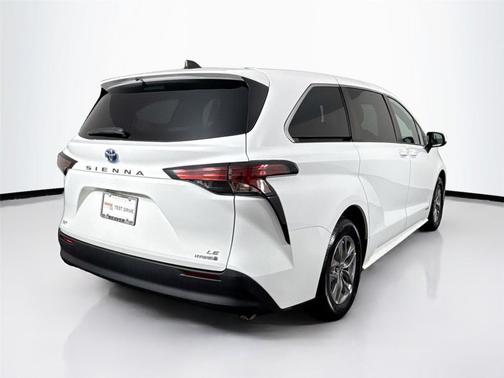 2021 Toyota Sienna LE