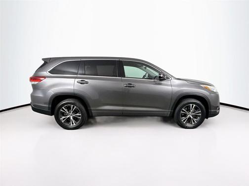 2017 Toyota Highlander LE