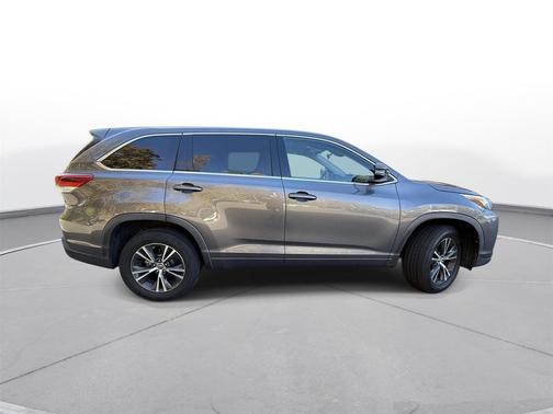 2017 Toyota Highlander LE