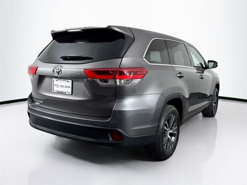 2017 Toyota Highlander LE