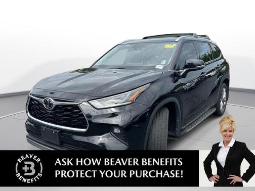 Midnight Black Metallic 2022 Toyota Highlander Platinum