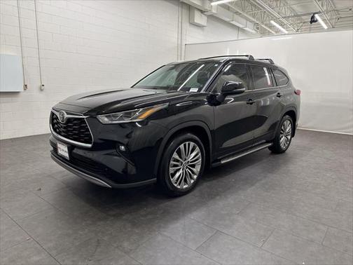 Midnight Black Metallic 2022 Toyota Highlander Platinum