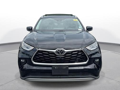 Midnight Black Metallic 2022 Toyota Highlander Platinum