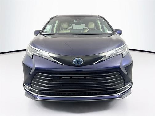 2022 Toyota Sienna XLE