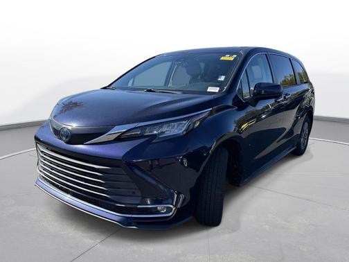 2022 Toyota Sienna XLE