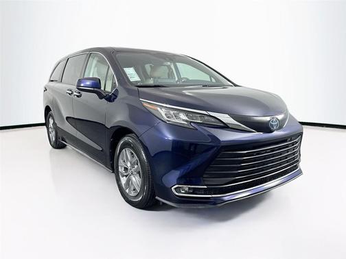2022 Toyota Sienna XLE