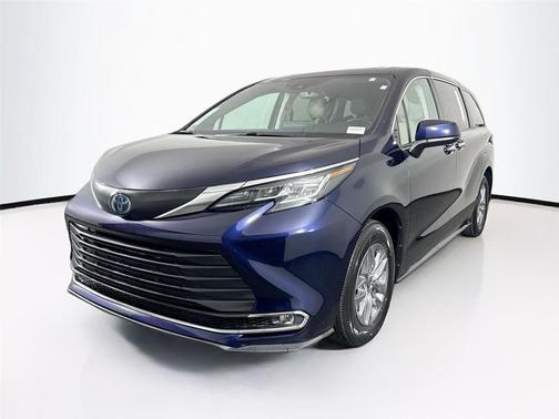 2022 Toyota Sienna XLE