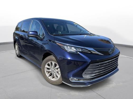 2022 Toyota Sienna XLE