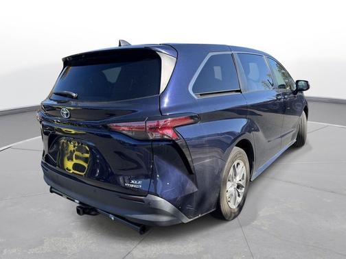 2022 Toyota Sienna XLE