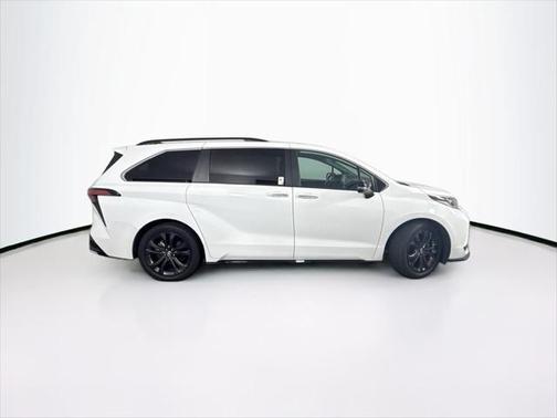 2024 Toyota Sienna XSE 7 Passenger