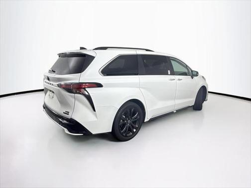 2024 Toyota Sienna XSE 7 Passenger