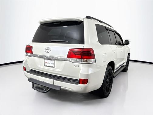 2017 Toyota Land Cruiser Base