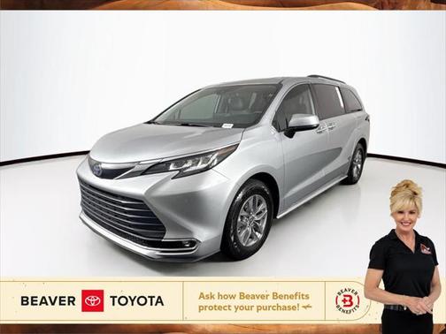 2022 Toyota Sienna XLE 8 Passenger