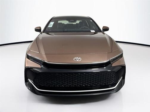 2025 Toyota Crown Platinum