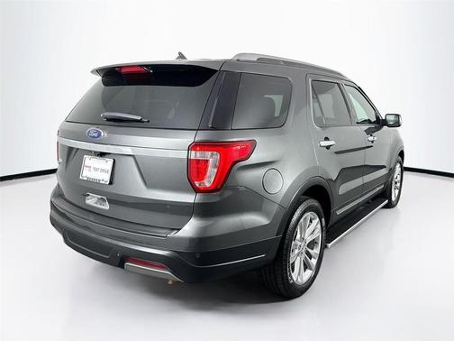 Magnetic Metallic 2019 Ford Explorer XLT