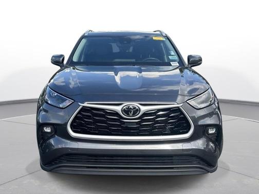 Magnetic Gray Metallic 2023 Toyota Highlander XLE