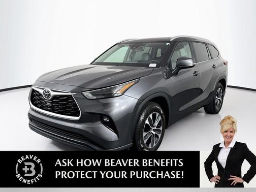 Magnetic Gray Metallic 2023 Toyota Highlander XLE
