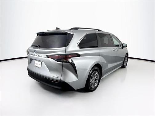 2023 Toyota Sienna LE