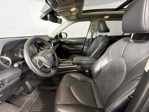 Magnetic Gray Metallic 2022 Toyota Highlander Hybrid Platinum