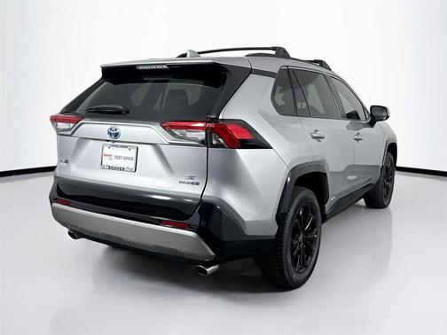 2022 Toyota RAV4 Hybrid SE