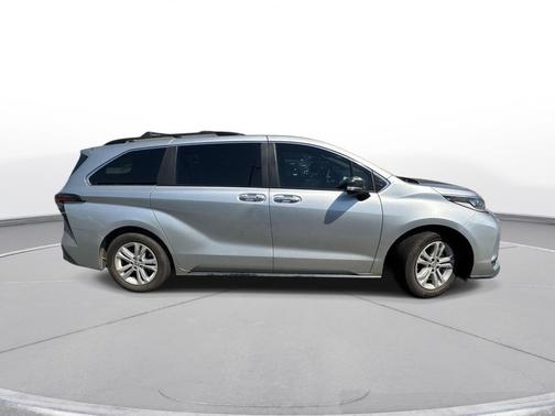 2023 Toyota Sienna XSE 7 Passenger