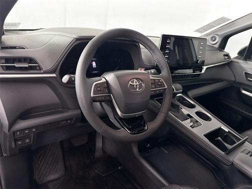 2023 Toyota Sienna XSE 7 Passenger