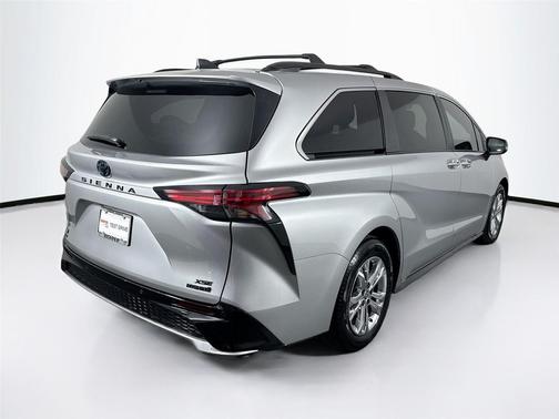 2023 Toyota Sienna XSE 7 Passenger