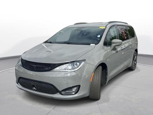 Ceramic Gray Clearcoat 2020 Chrysler Pacifica Touring-L Plus