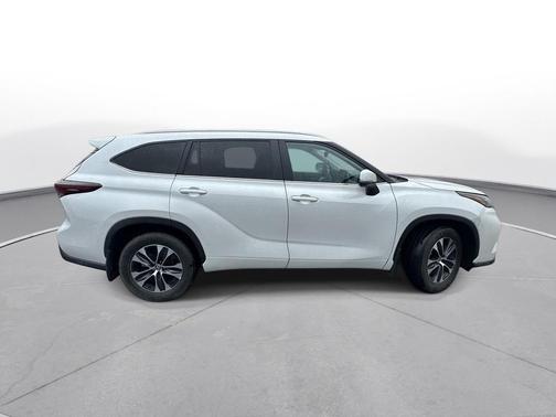 Wind Chill Pearl 2025 Toyota Highlander XLE