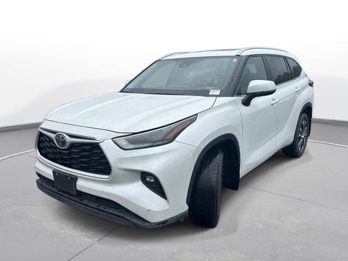 Wind Chill Pearl 2025 Toyota Highlander XLE