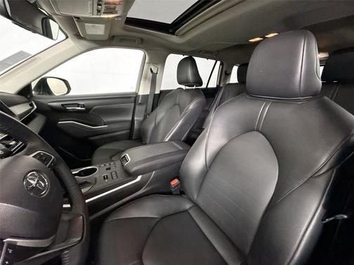 Wind Chill Pearl 2025 Toyota Highlander XLE