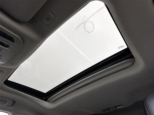 Wind Chill Pearl 2025 Toyota Highlander XLE