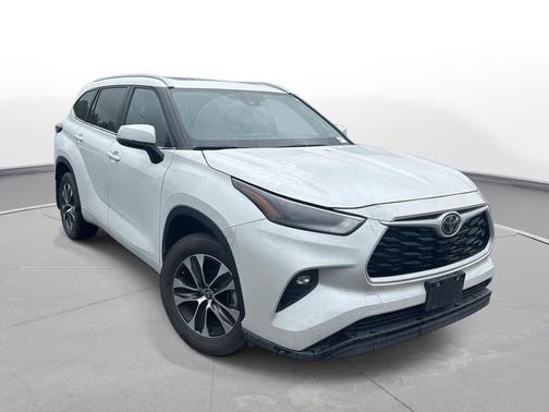 Wind Chill Pearl 2025 Toyota Highlander XLE