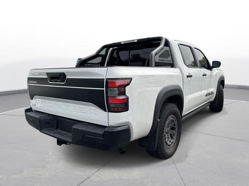 Glacier White 2024 Nissan Frontier SV