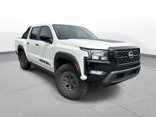 Glacier White 2024 Nissan Frontier SV