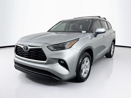 Celestial Silver Metallic 2024 Toyota Highlander LE