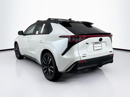 Wind Chill Pearl w/Midnight Black Metallic Roof 2026 Toyota bZ Limited