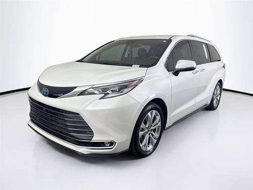 2023 Toyota Sienna Platinum