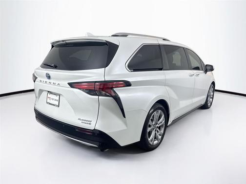 2023 Toyota Sienna Platinum