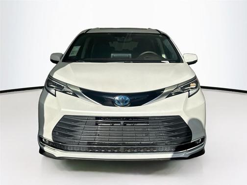 2023 Toyota Sienna Platinum