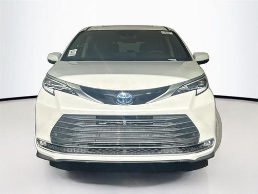 2023 Toyota Sienna Platinum